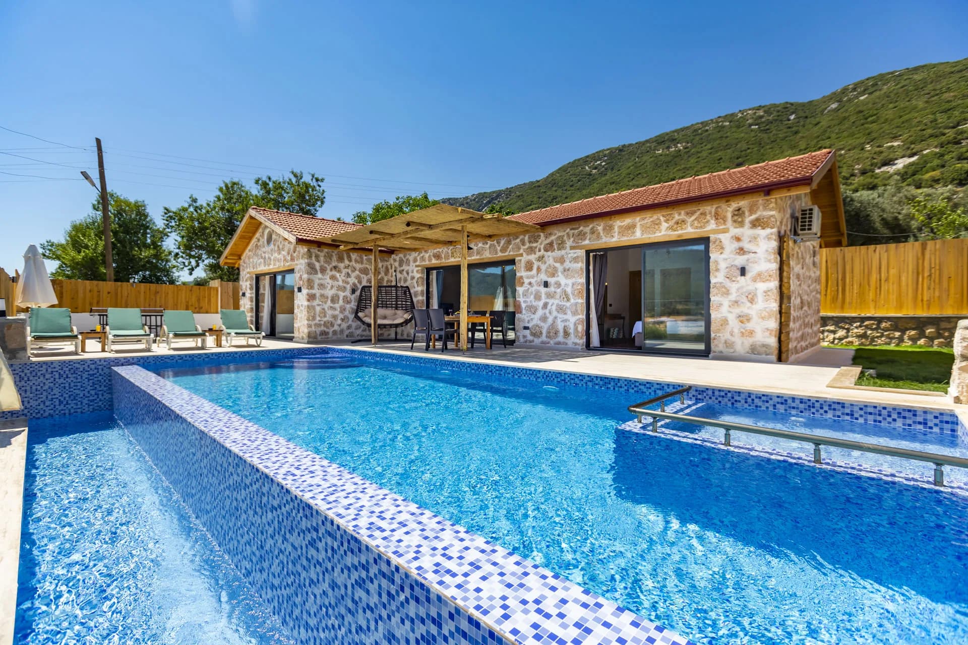 Kaş Sarıbelen'de Çekirdek Ailelere Uygun, Özel Havuzlu, Taş Villa görsel 1