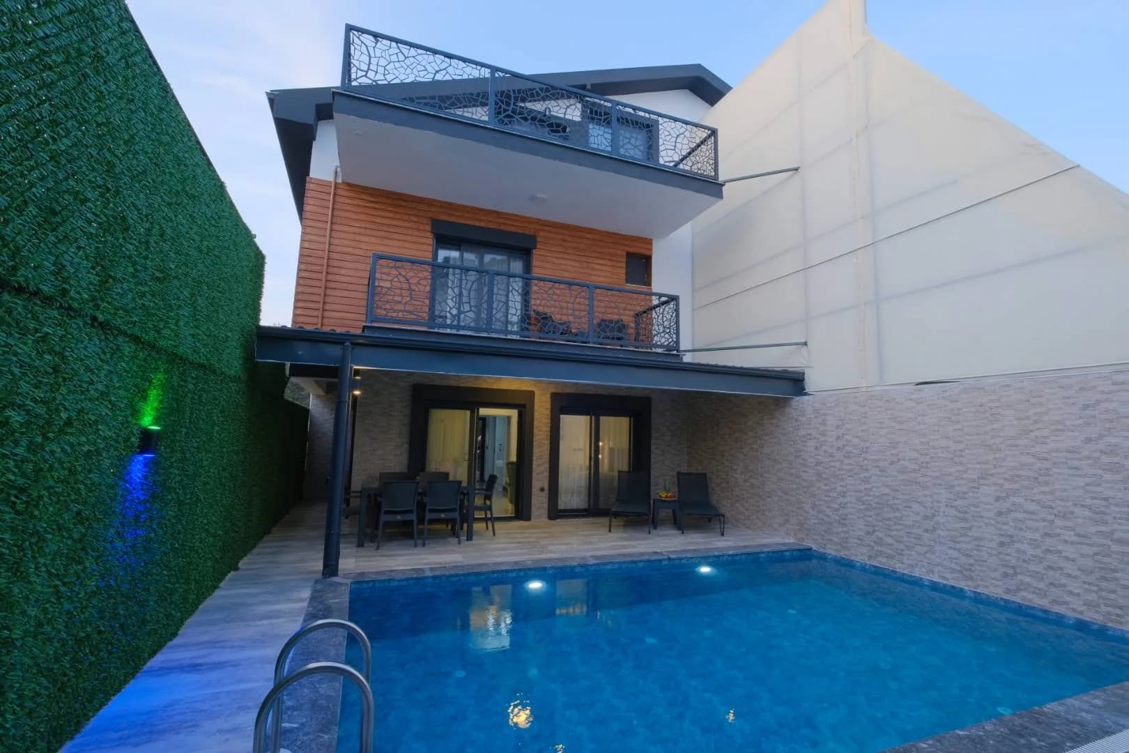 Fethiye Akarca'da Merkezi Konumda, Özel Havuzlu, Lüks Kiralık Villa görsel 1