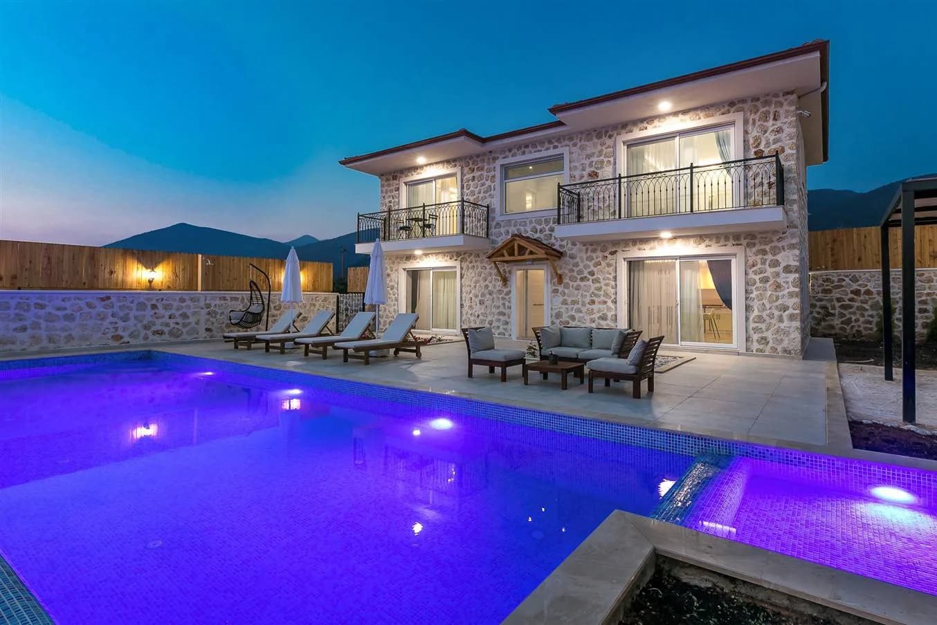 Kaş Üzümlü'de Muhteşem Doğa Manzaralı, Özel Havuzlu, Taş Villa görsel 1