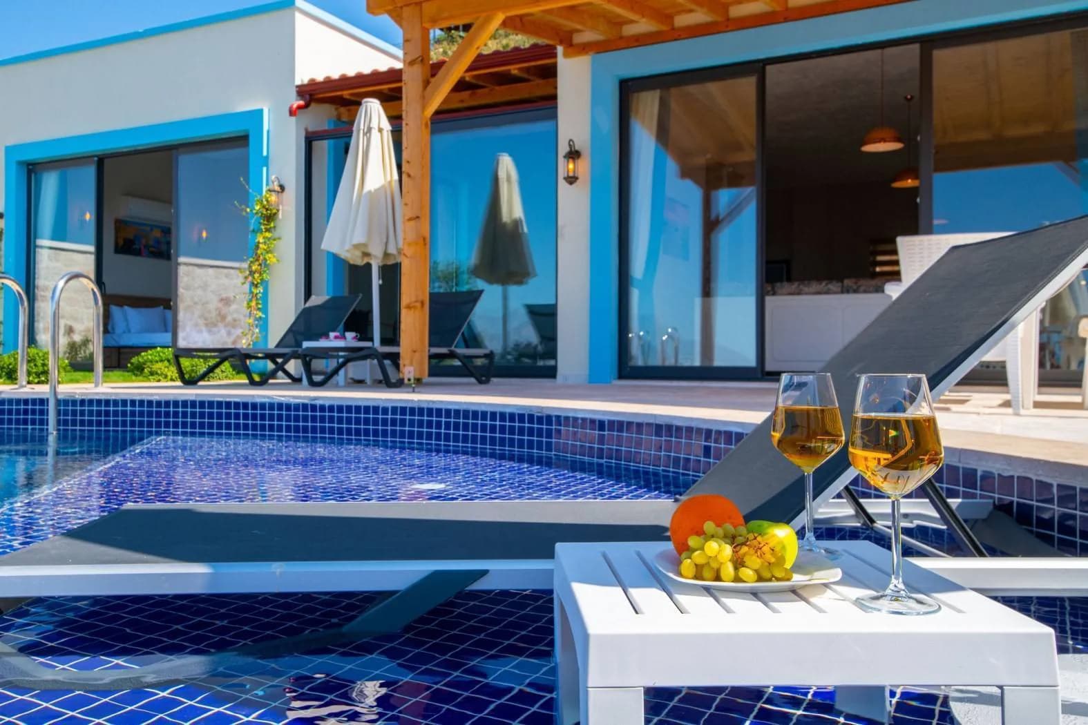 Kaş Yeşilköy'de Sakin Konumda, Kapalı Havuzlu, Saunalı, Modern Villa görsel 3