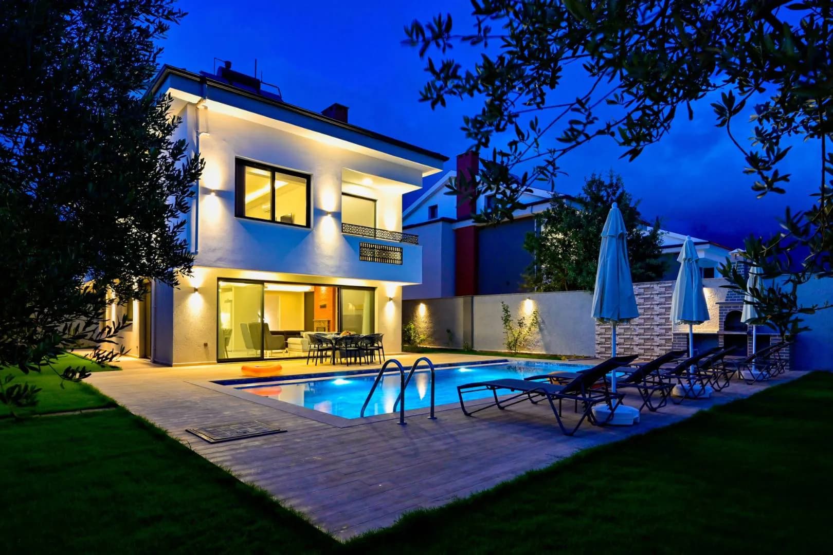Fethiye Ölüdeniz'de Geniş Bahçede, Özel Havuzlu, Merkezi Villa görsel 2