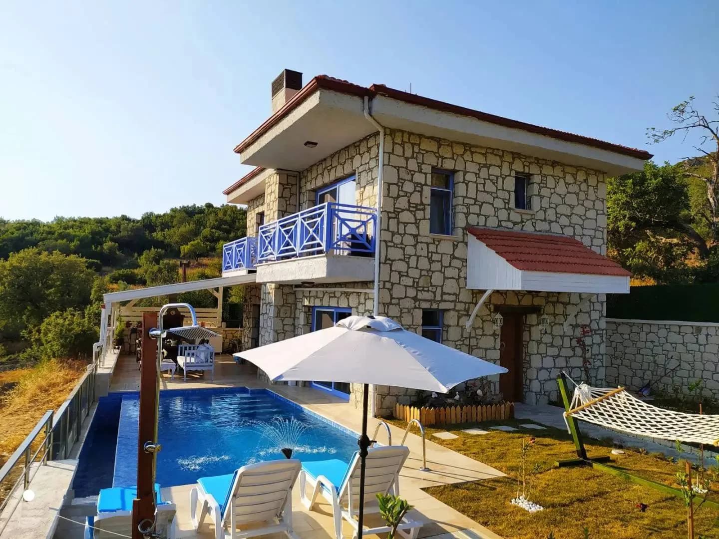 Muğla Marmaris'te Deniz ve Doğa Manzaralı, Özel Havuzlu, Kiralık Villa görsel 1