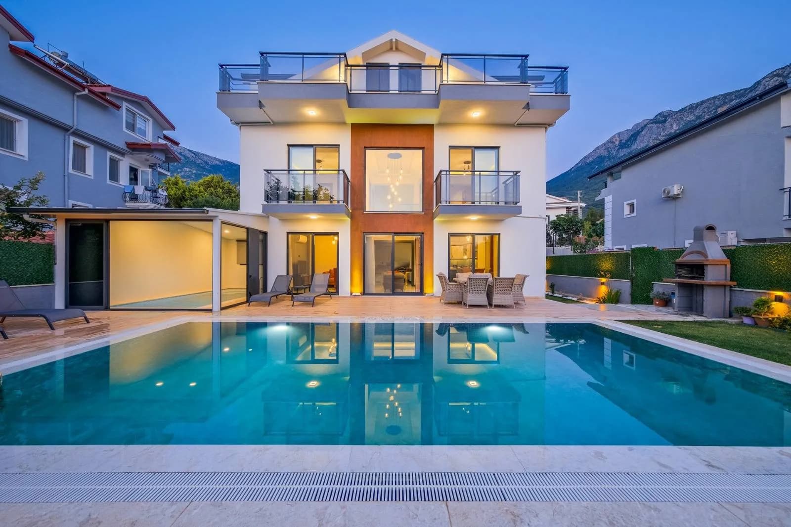 Fethiye Ölüdeniz'de Elverişli Konumda, Özel Havuzlu, Modern Villa görsel 1