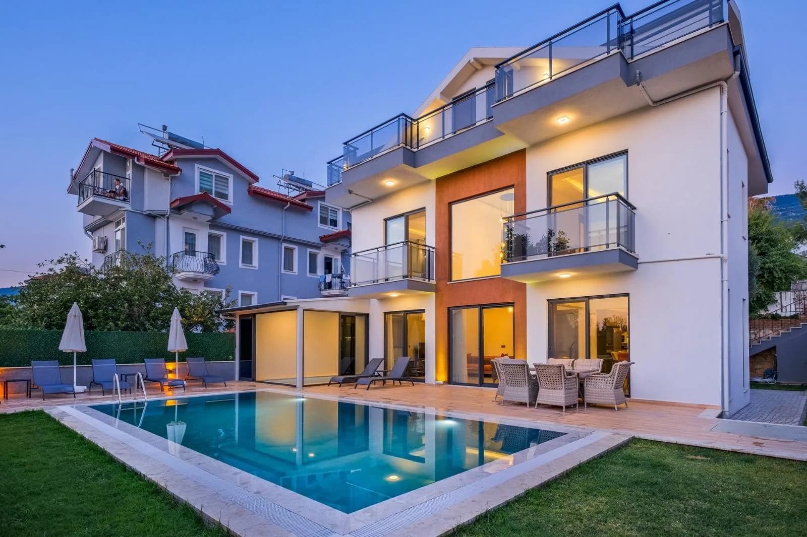 Fethiye Ölüdeniz'de Elverişli Konumda, Özel Havuzlu, Modern Villa görsel 2