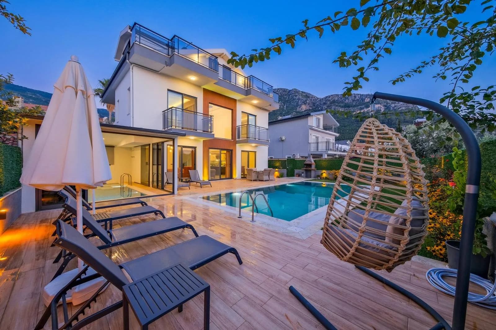 Fethiye Ölüdeniz'de Elverişli Konumda, Özel Havuzlu, Modern Villa görsel 3