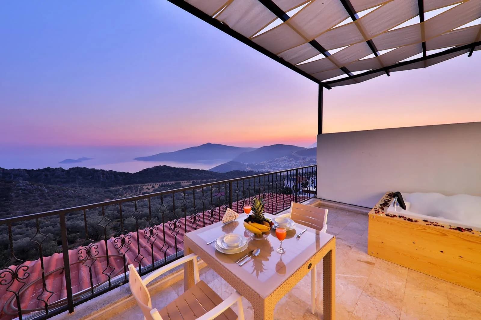 Kaş Bezirgan'da Sakin Konumda, 2 Kişilik, Kiralık Suit görsel 1