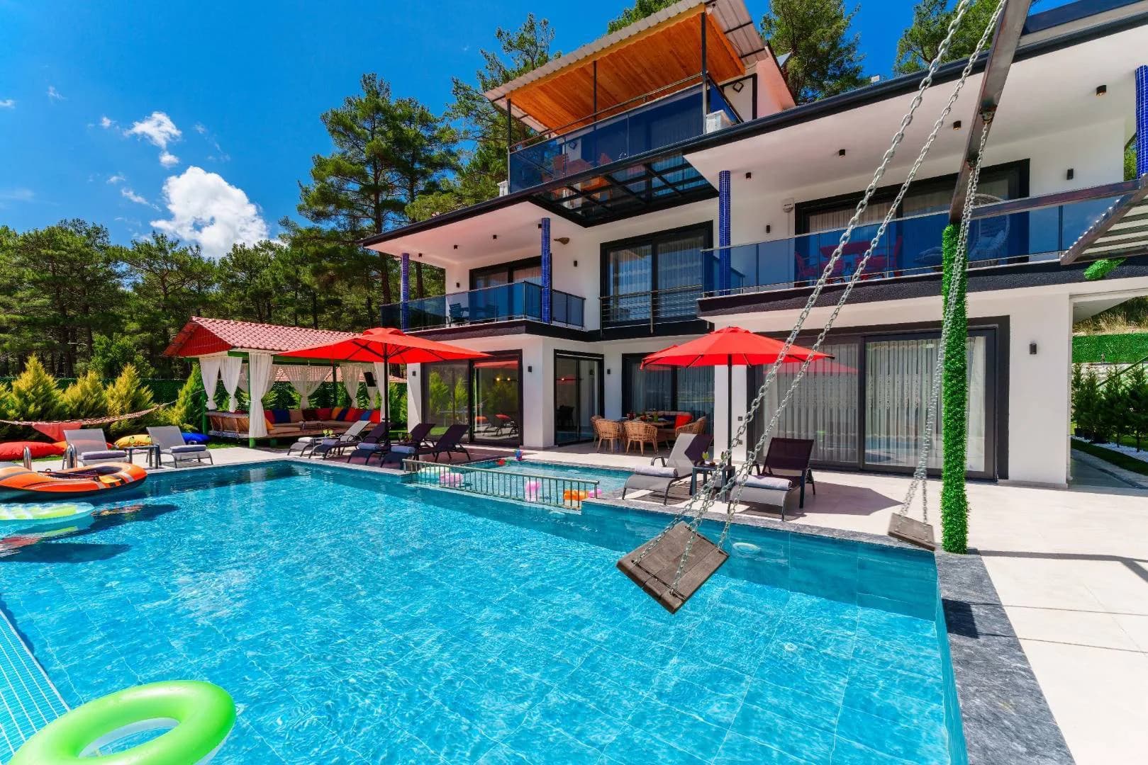 Kaş Çamlıova'da Lüks Tasarımlı, Açık ve Kapalı Havuzlu, 4+1 Kiralık Villa görsel 1
