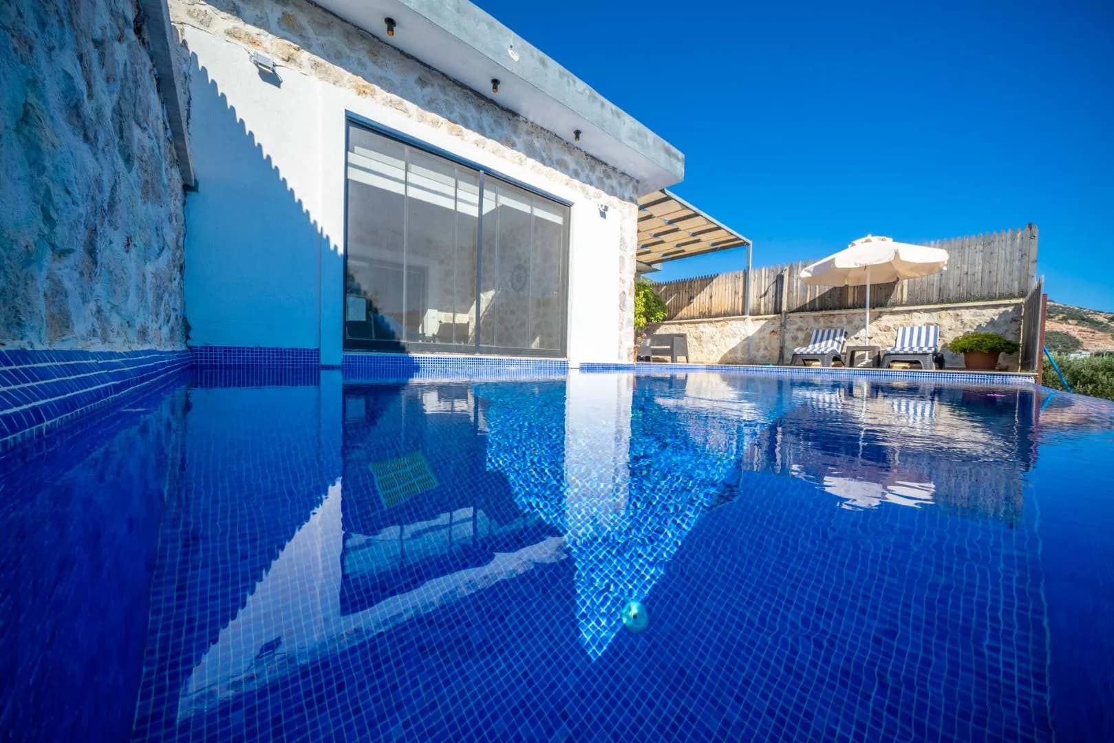 Kaş Bezirgan'da Muhteşem Doğada, Isıtmalı Havuzlu, Modern Villa görsel 2