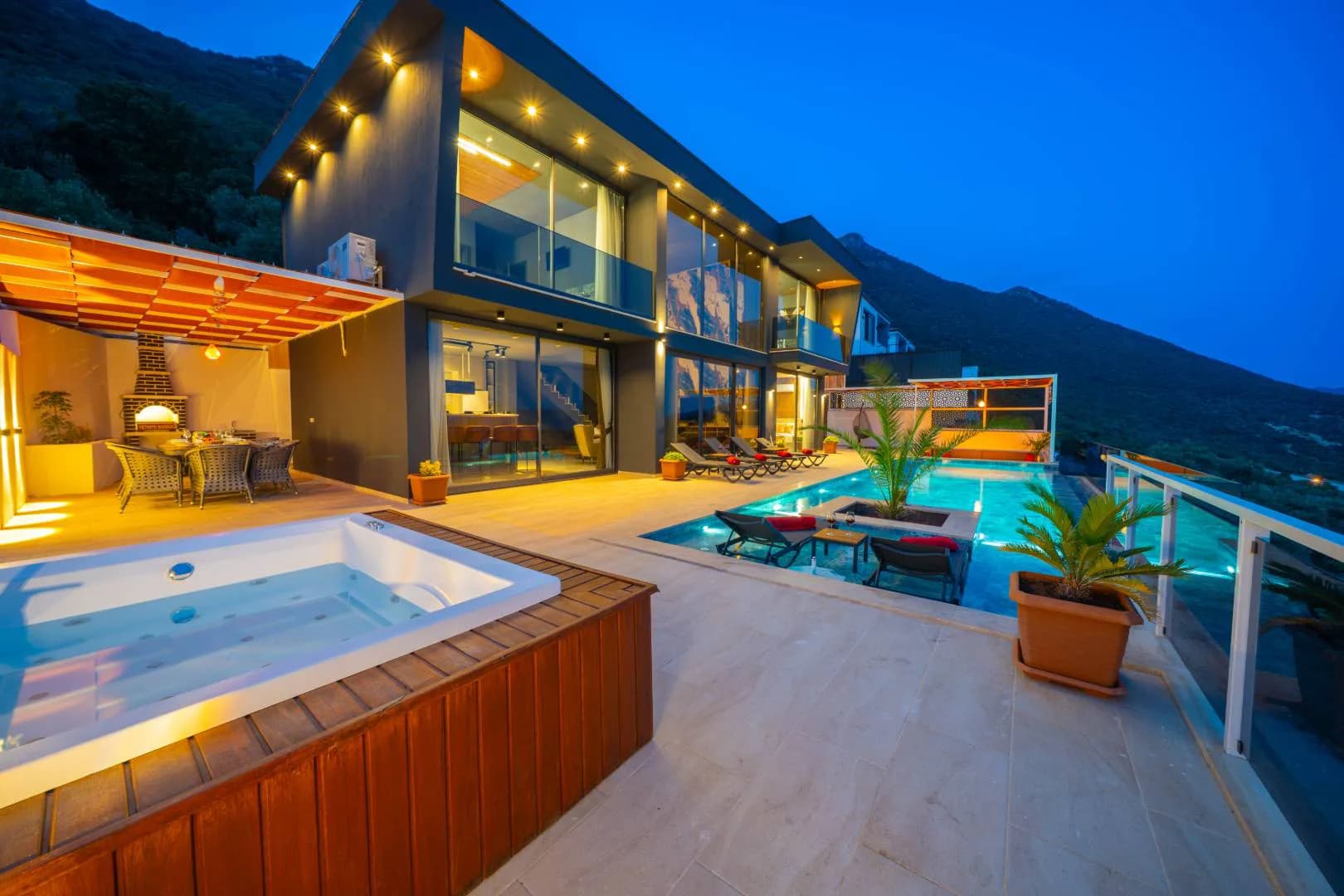 Kaş Belenli'de Deniz ve Doğa Manzaralı, Özel Havuzlu, 3+1 Villa görsel 1
