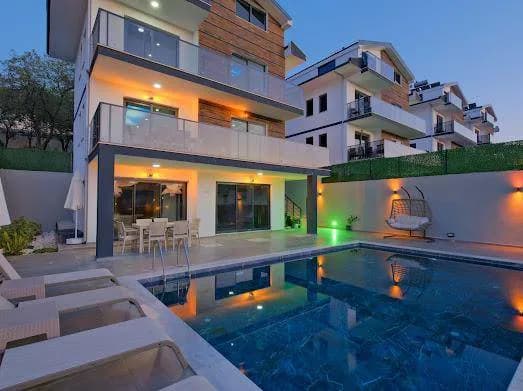 Fethiye Ölüdeniz'de Geniş Bahçeli, Özel Havuzlu, Hamamlı Villa görsel 2