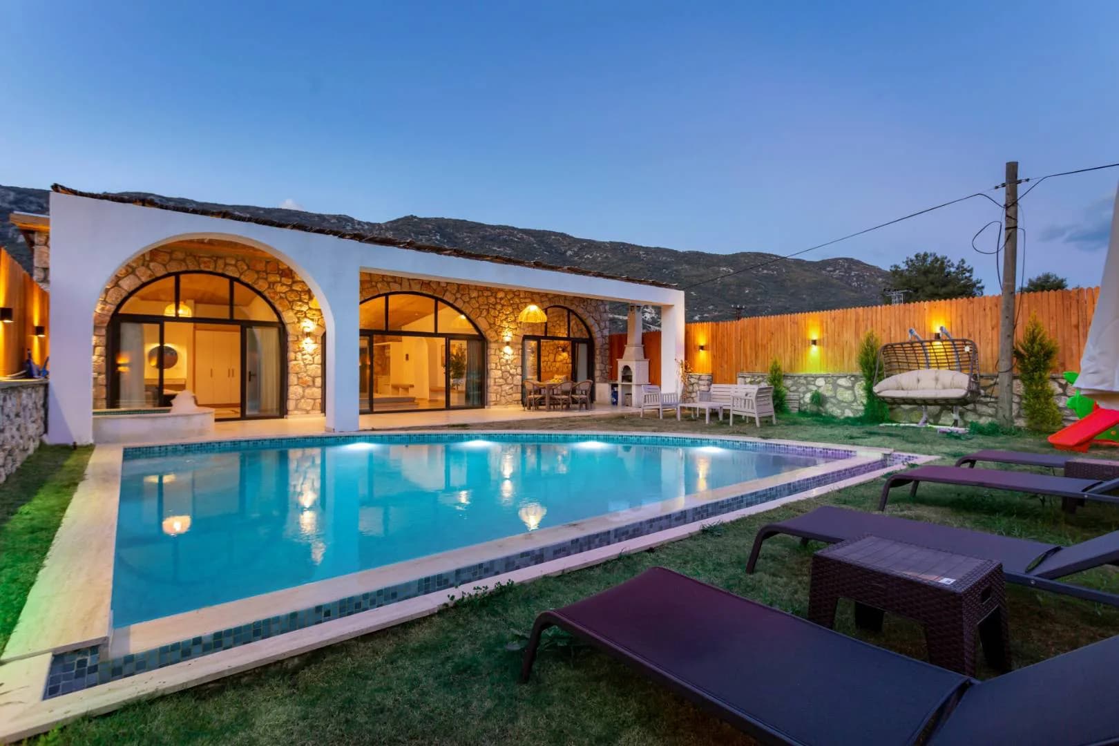 Kaş Sarıbelen'de Yemyeşil Bahçeli, Özel Havuzlu, Kiralık Villa görsel 3