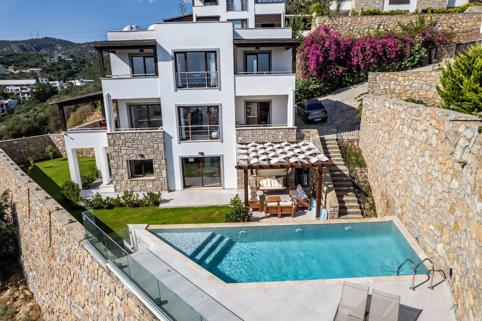 Bodrum Umurca'da Merkezi Konumda, Özel Havuzlu, 7 Kişilik Villa görsel 1