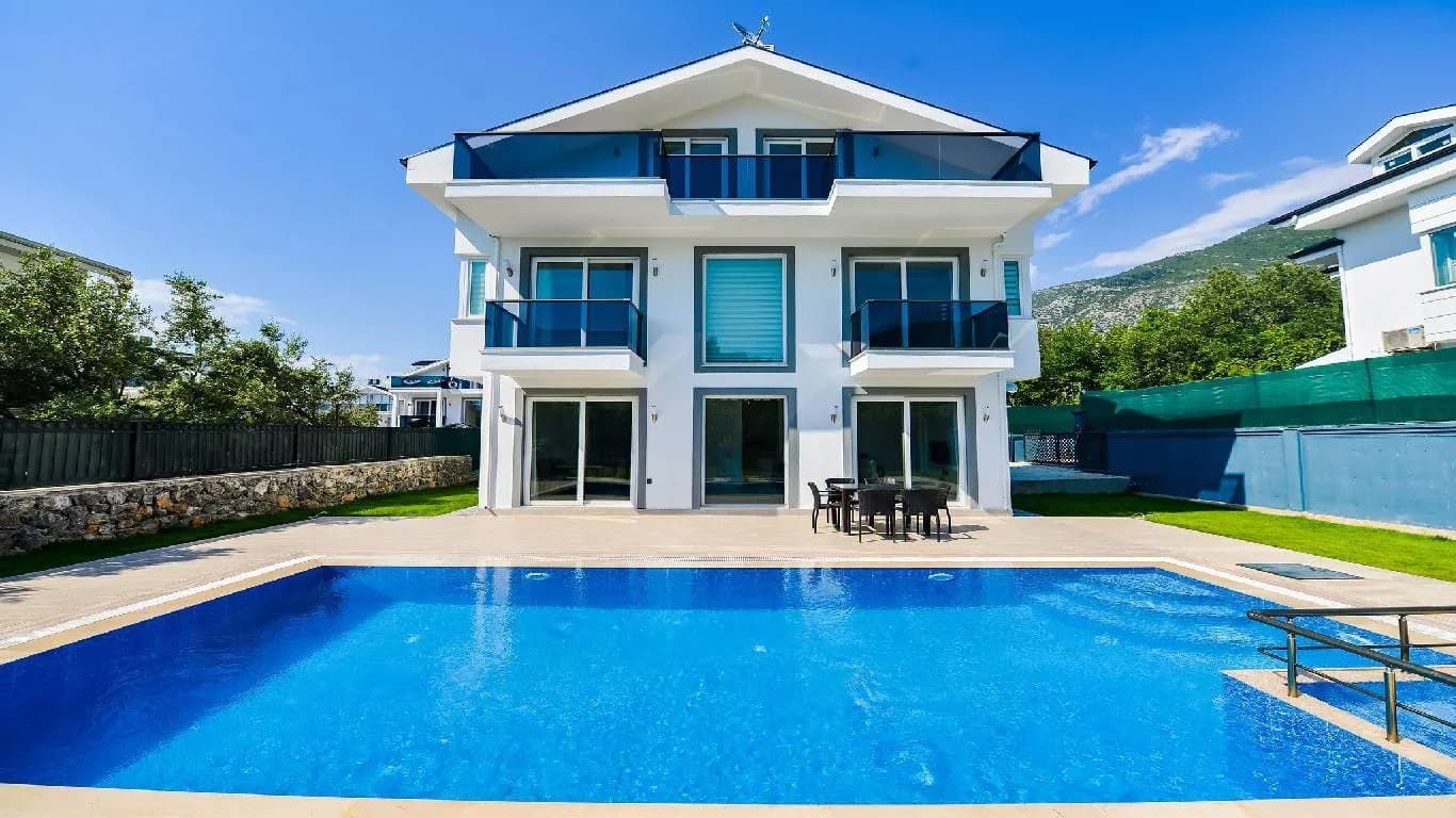 Fethiye Ölüdeniz'de Geniş Bahçeli, Özel Havuzlu, Lüks Villa görsel 3