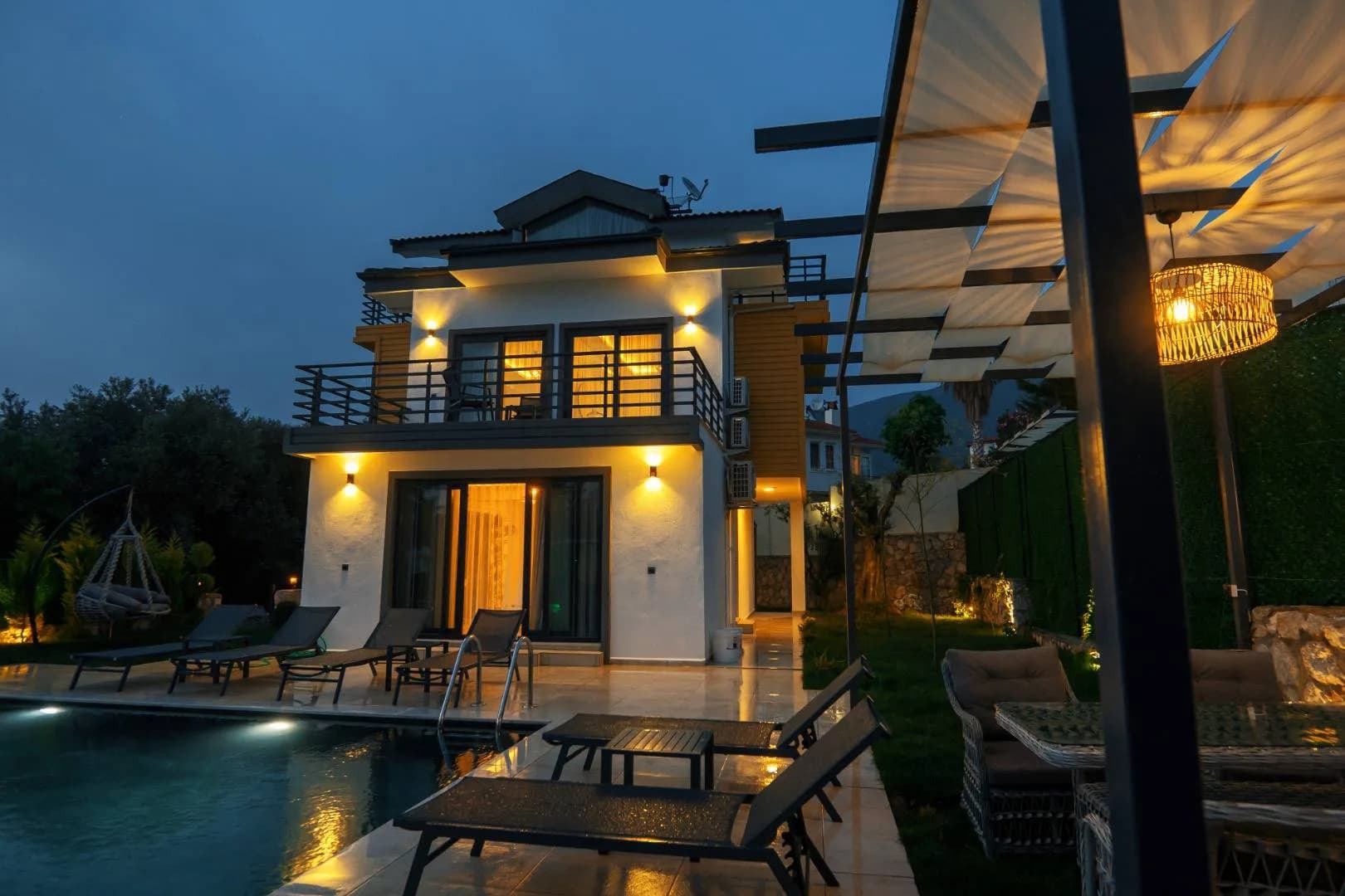 Fethiye Ölüdeniz'de Geniş Ailelere Uygun, Özel Havuzlu, 3+1 Villa görsel 1
