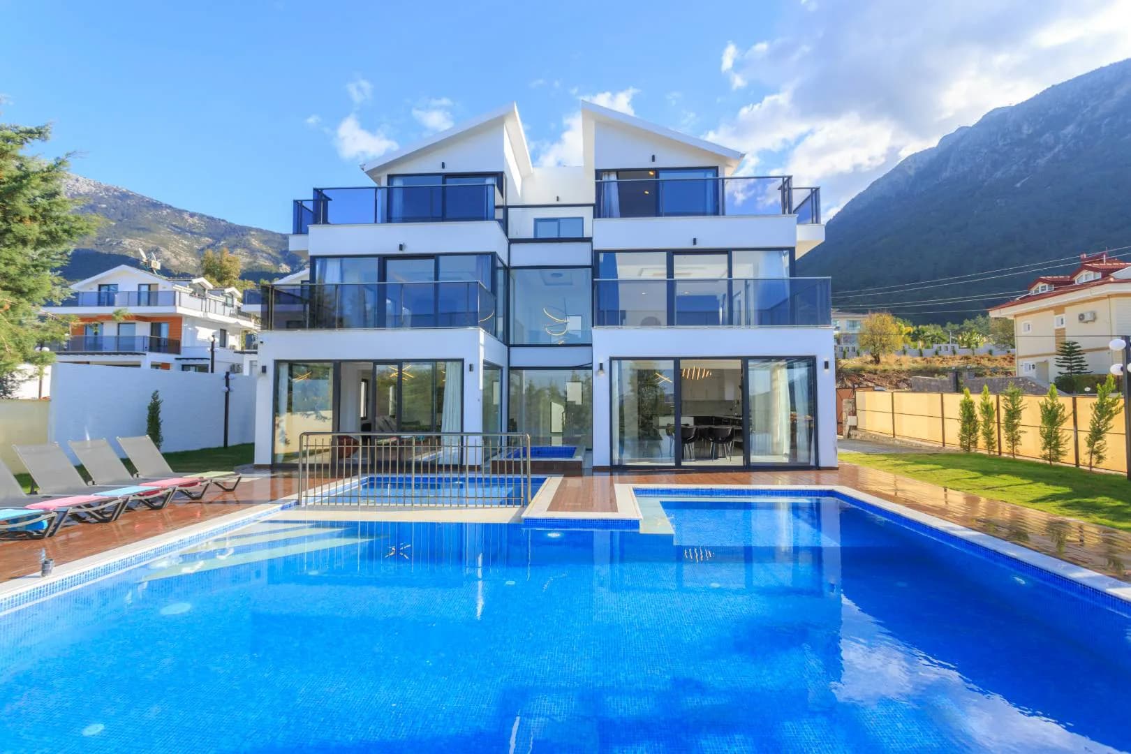 Fethiye Ölüdeniz'de Muhteşem Doğada, Kapalı Havuzlu, Konforlu Villa görsel 1