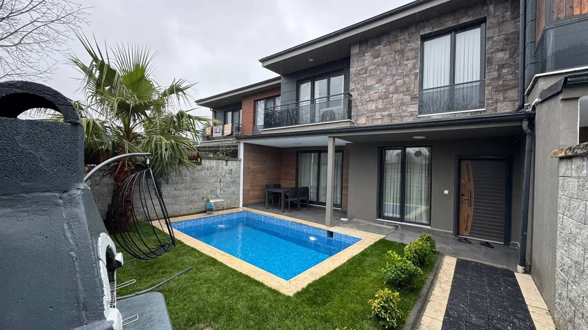 Sapanca Kırkpınar'da Nezih Konumda, Isıtmalı Havuzlu, Lüks Villa görsel 2