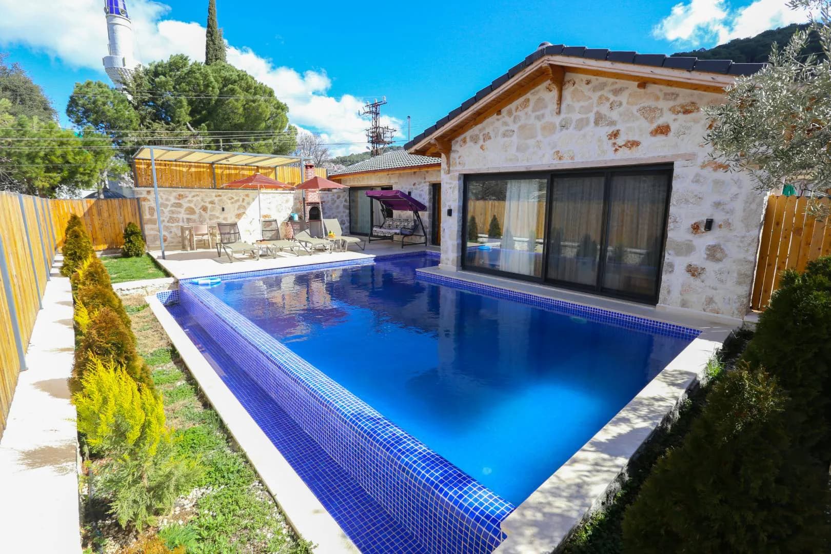 Kaş Sarıbelen'de Huzurlu Doğa İçerisinde, Özel Havuzlu, Modern Villa görsel 1