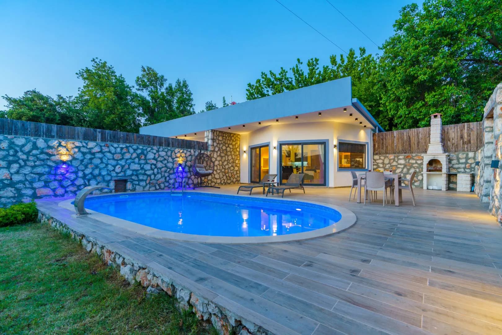 Kaş Üzümlü'de Balayı Çiftlerine Uygun, Özel Havuzlu, 1+0 Villa görsel 1