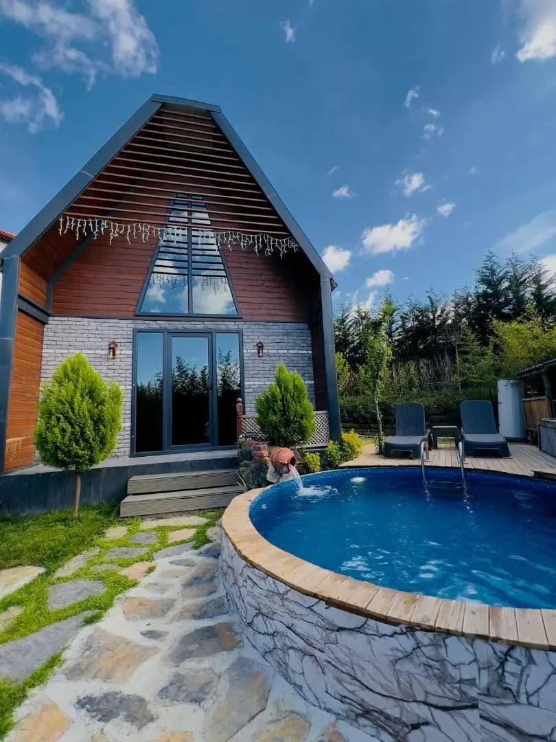 Sapanca Yanık'ta Merkezi Konumda, Isıtmalı Havuzlu, Modern Bungalov görsel 1