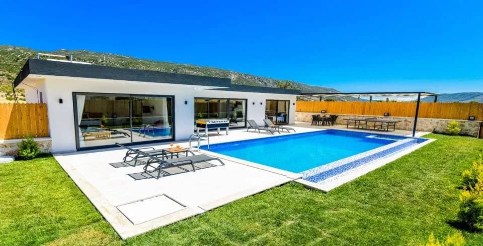 Kaş Sarıbelen'de Doğa İçerisinde, Özel Havuzlu, Oyun Alanlı Villa görsel 1