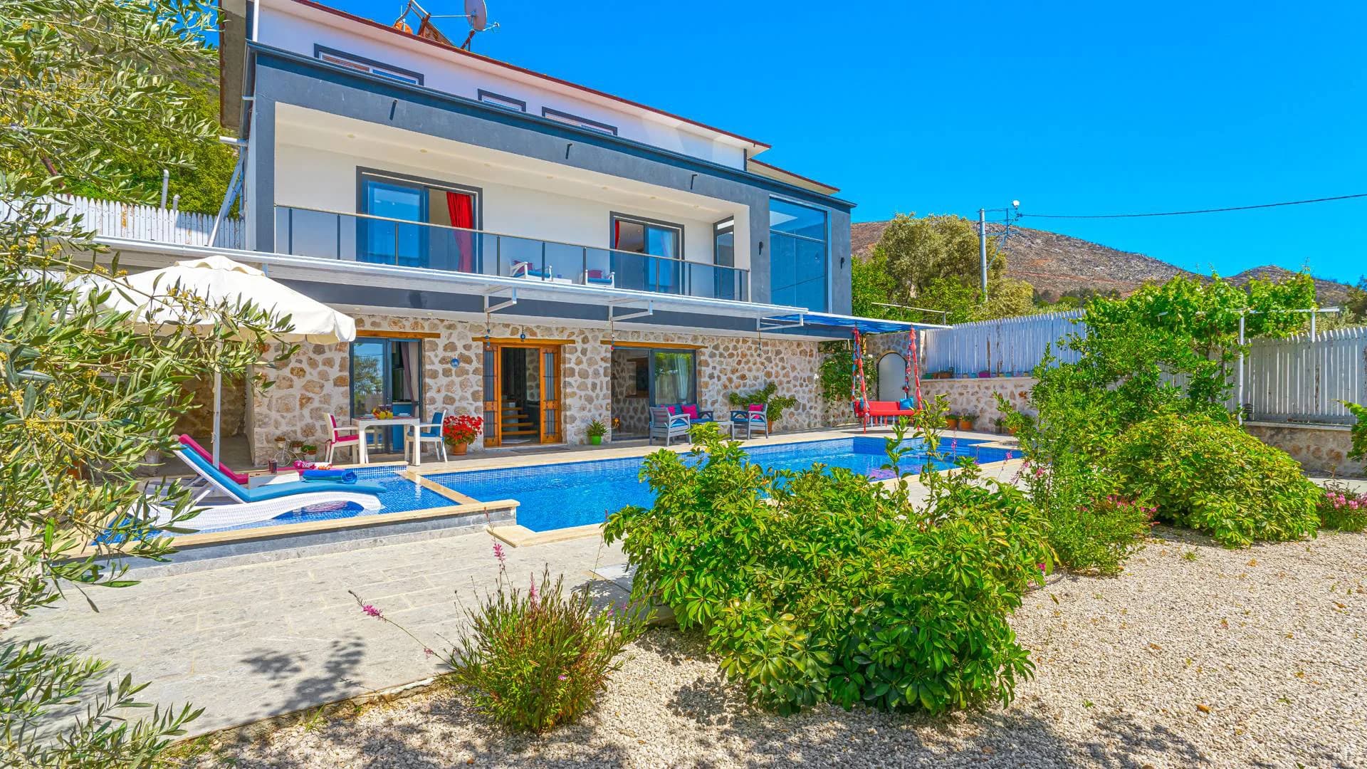 Kaş Üzümlü'de Doğa İçerisinde, Isıtmalı Havuzlu, Balayı Villası görsel 1