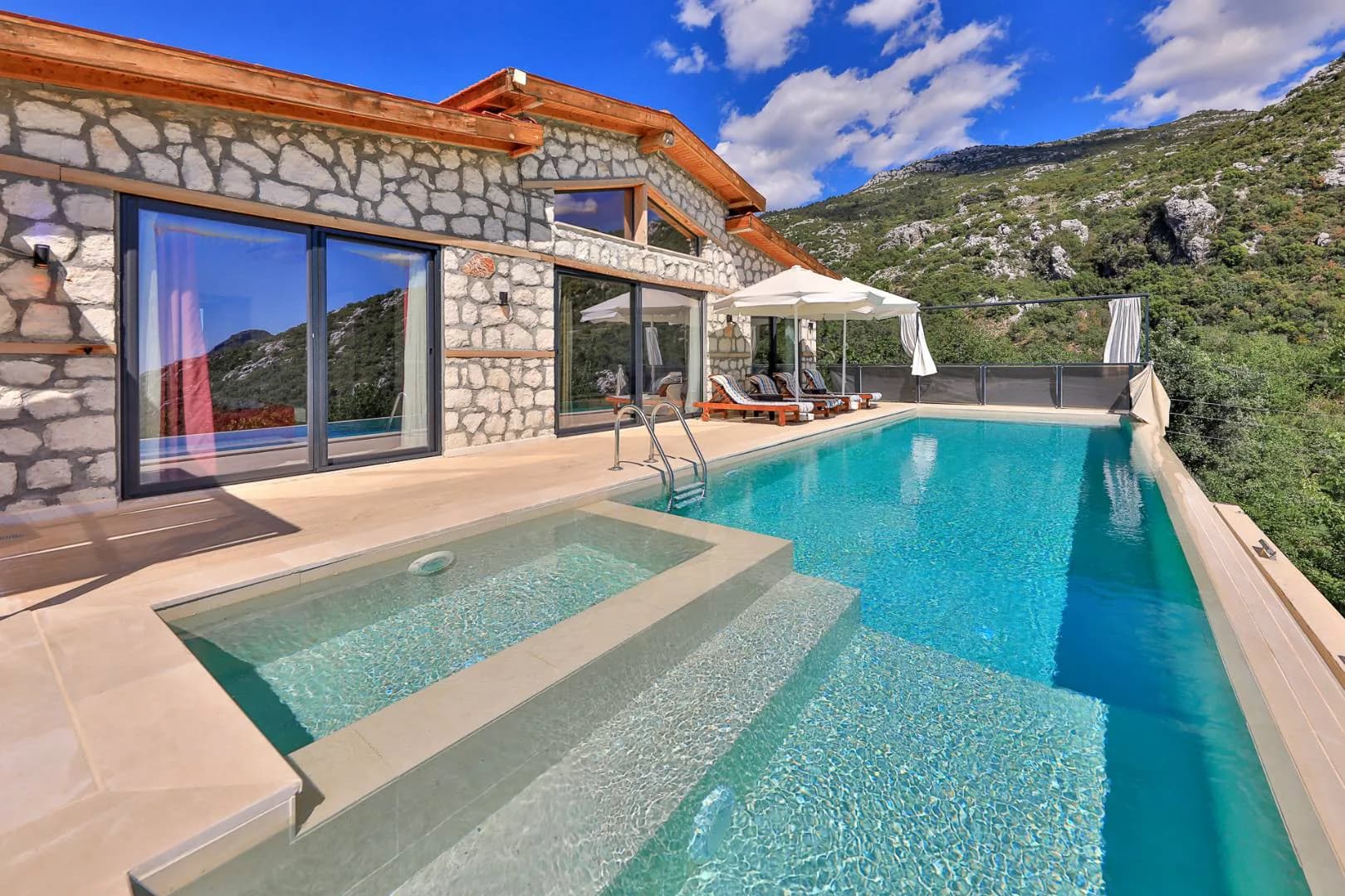 Kaş İslamlar'da Muhteşem Doğada, Özel Havuzlu, Taş Villa görsel 1