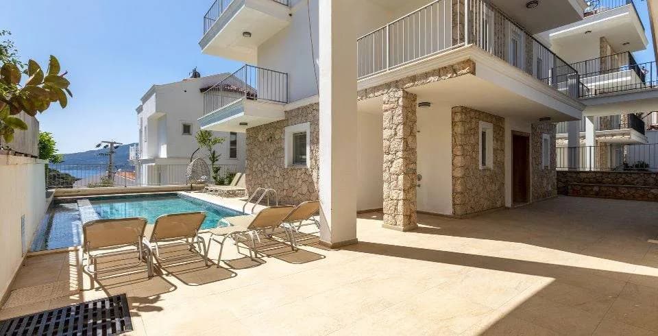 Kaş Kalkan'da Merkeze Yakın Konumda, Özel Havuzlu, Konforlu Villa görsel 2