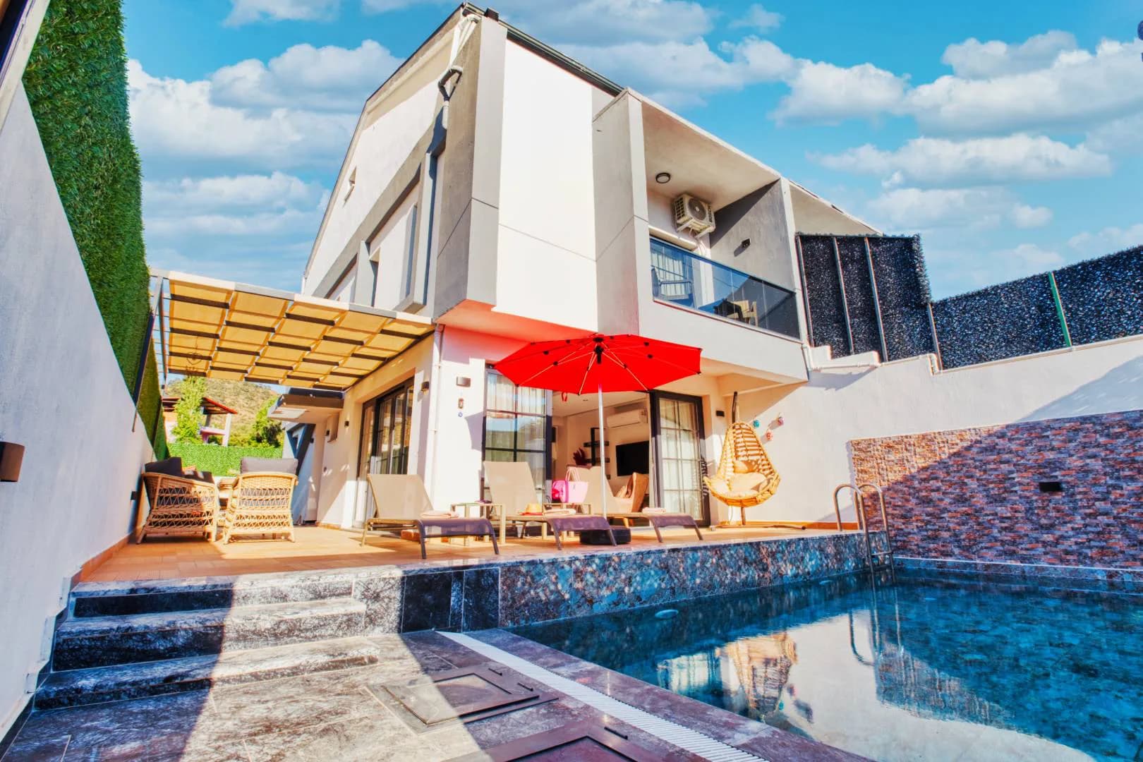 Fethiye Karagedik'te Modern Tasarımlı, Özel Havuzlu, İkiz Villa görsel 1