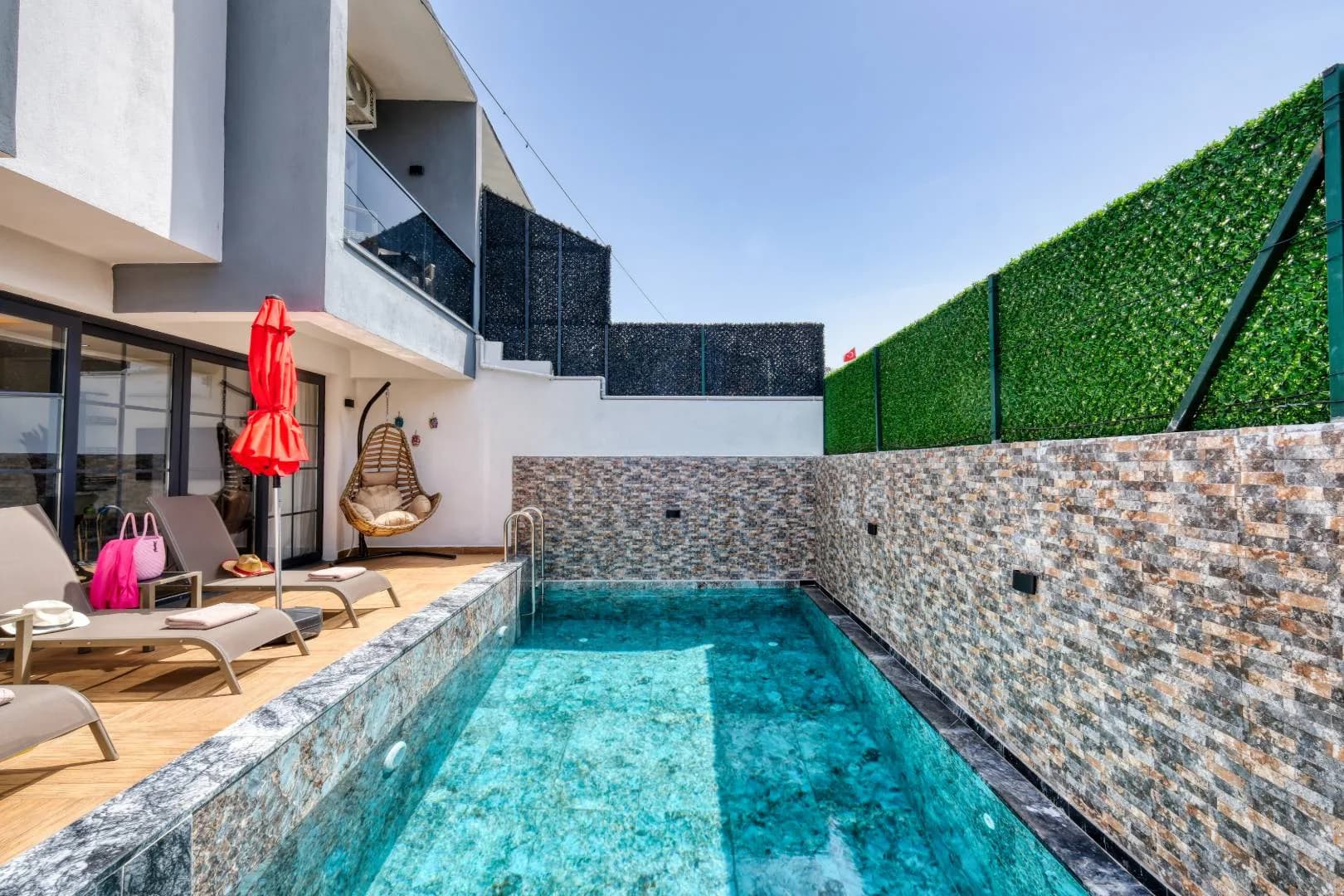 Fethiye Karagedik'te Modern Tasarımlı, Özel Havuzlu, İkiz Villa görsel 3