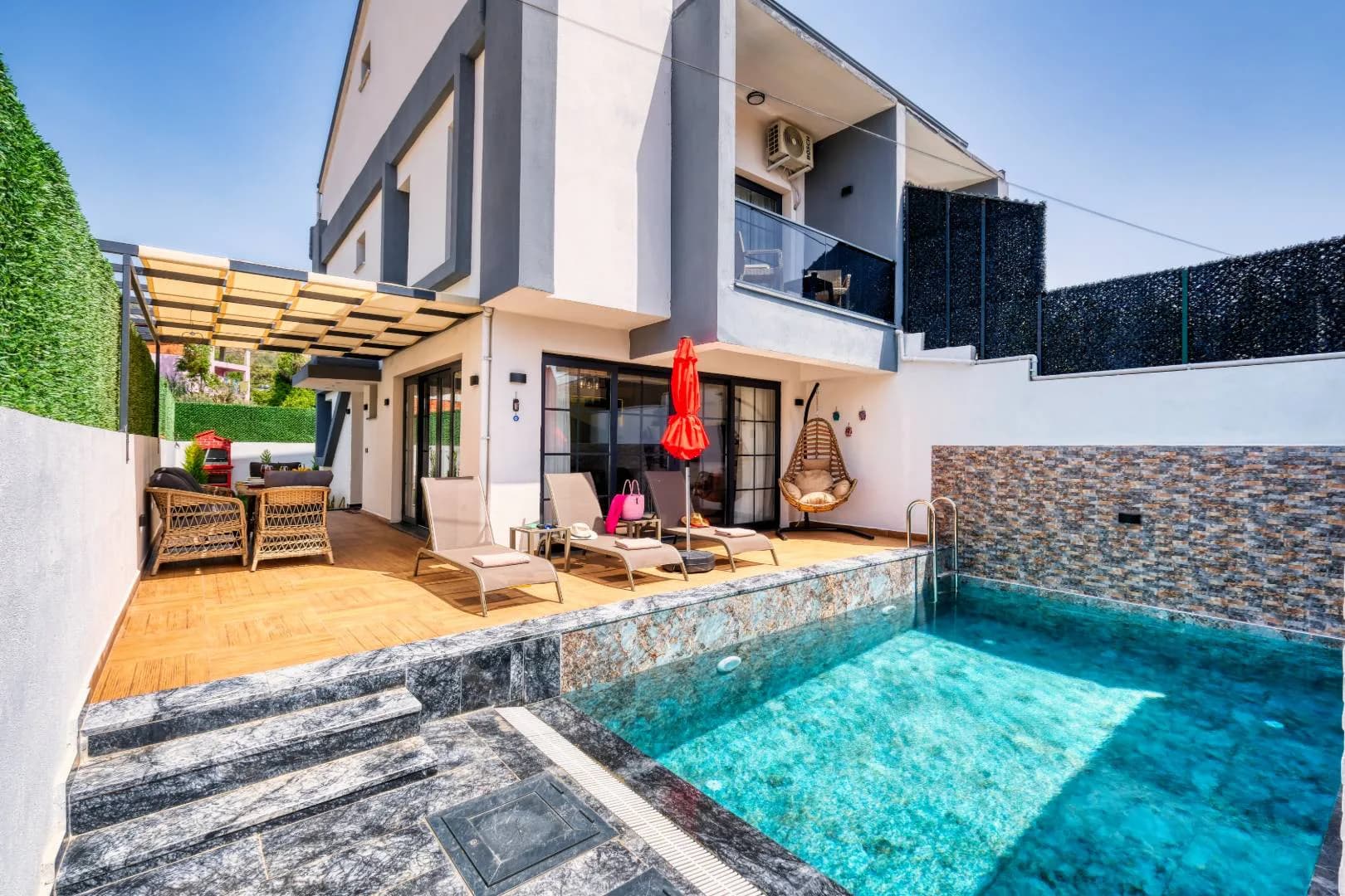 Fethiye Karagedik'te Modern Tasarımlı, Özel Havuzlu, İkiz Villa görsel 2