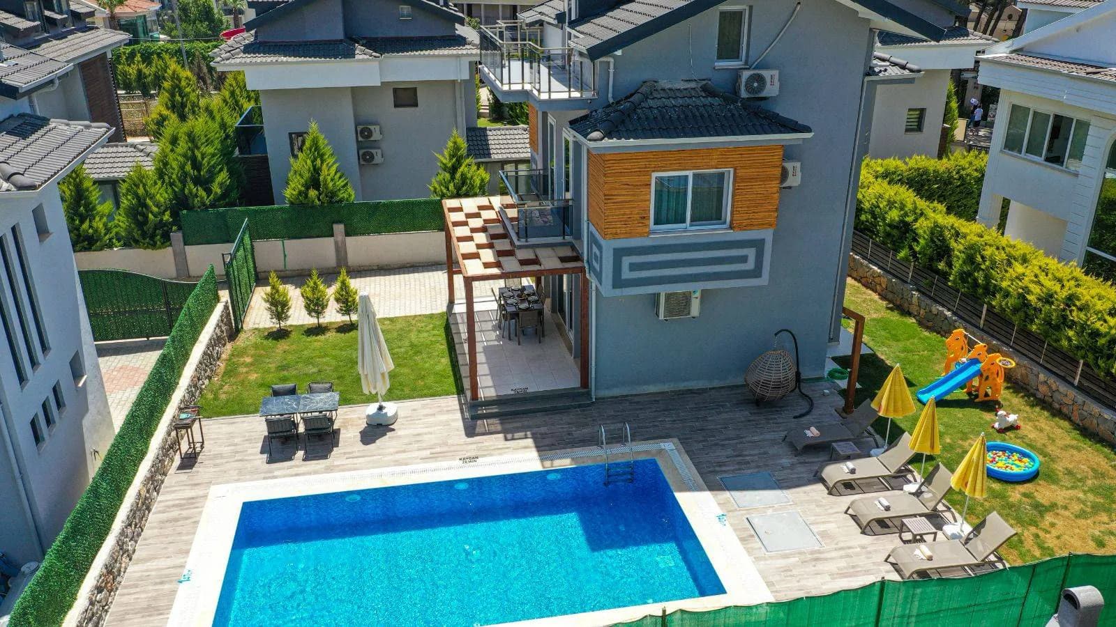Fethiye Ölüdeniz'de Nezih Konumda, Özel Havuzlu, Bahçeli Villa görsel 1