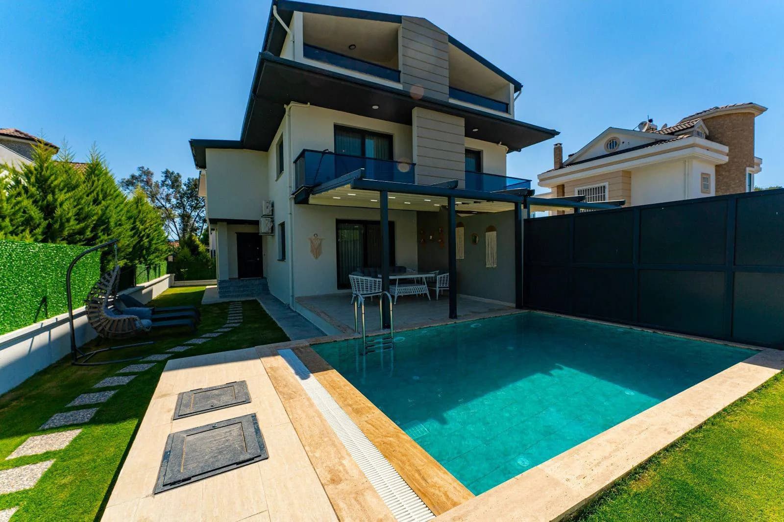Fethiye Çiftlik'te Merkeze Yakın Konumda, Özel Havuzlu, Lüks Villa görsel 1