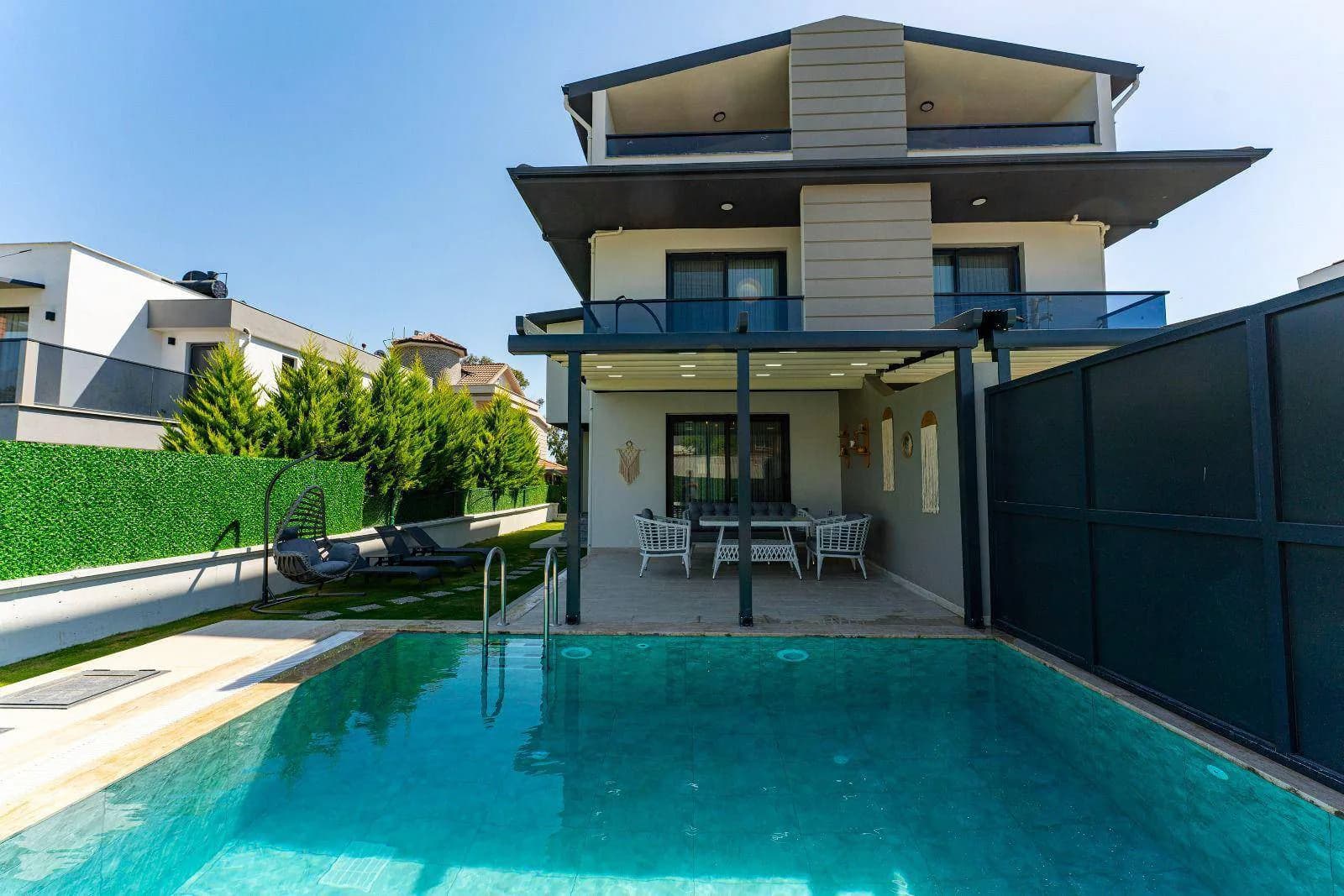 Fethiye Çiftlik'te Merkeze Yakın Konumda, Özel Havuzlu, Lüks Villa görsel 2