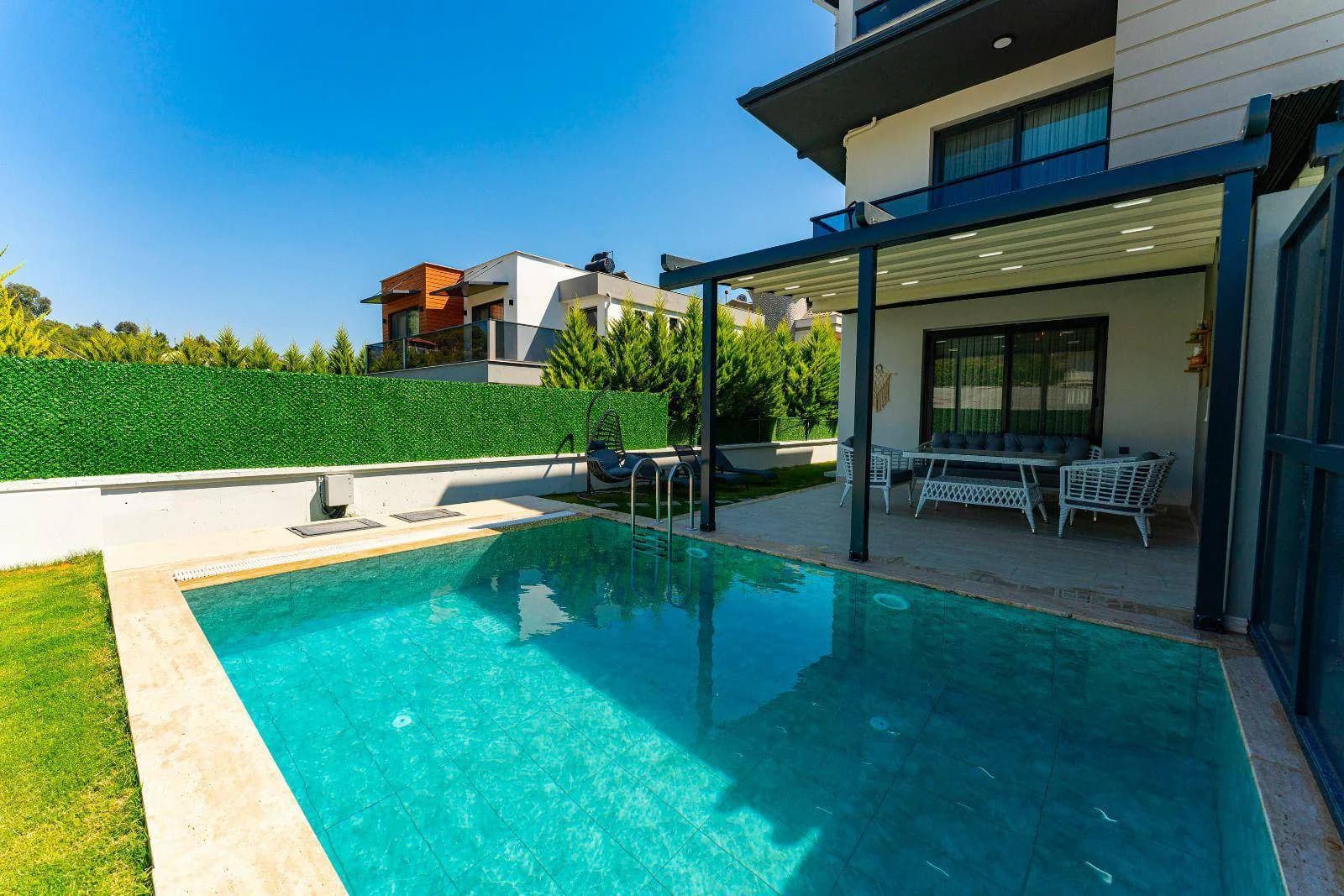 Fethiye Çiftlik'te Merkeze Yakın Konumda, Özel Havuzlu, Lüks Villa görsel 3