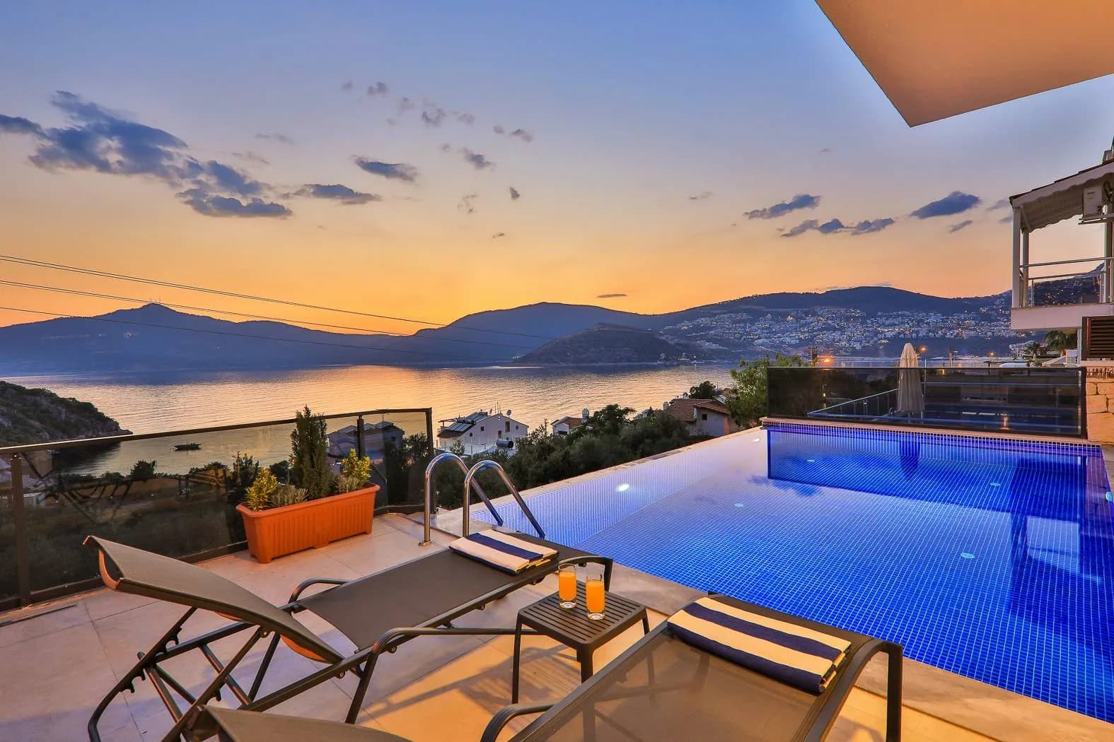 Kaş Kalkan'da Deniz Manzaralı, Sonsuzluk Havuzlu, Lüks Villa görsel 1