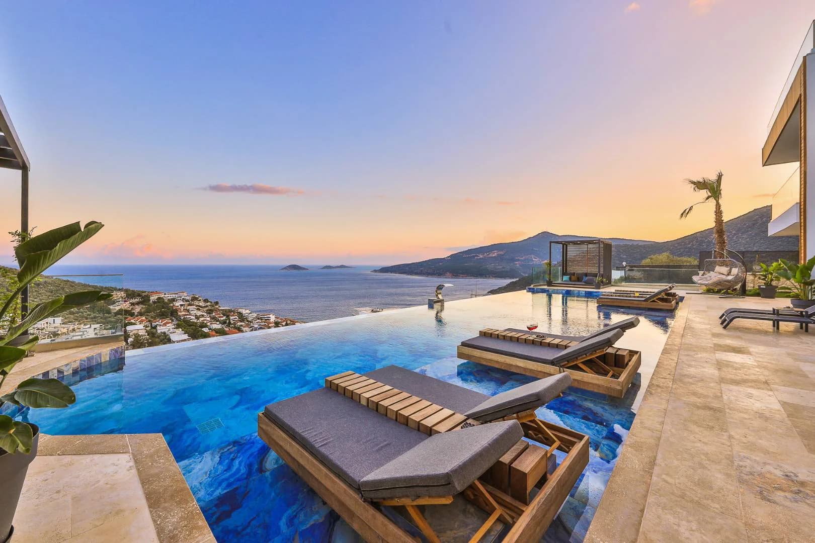 Kaş Kalkan'da Lüks Tasarımlı, Özel Havuzlu, 12 Kişilik Villa görsel 2