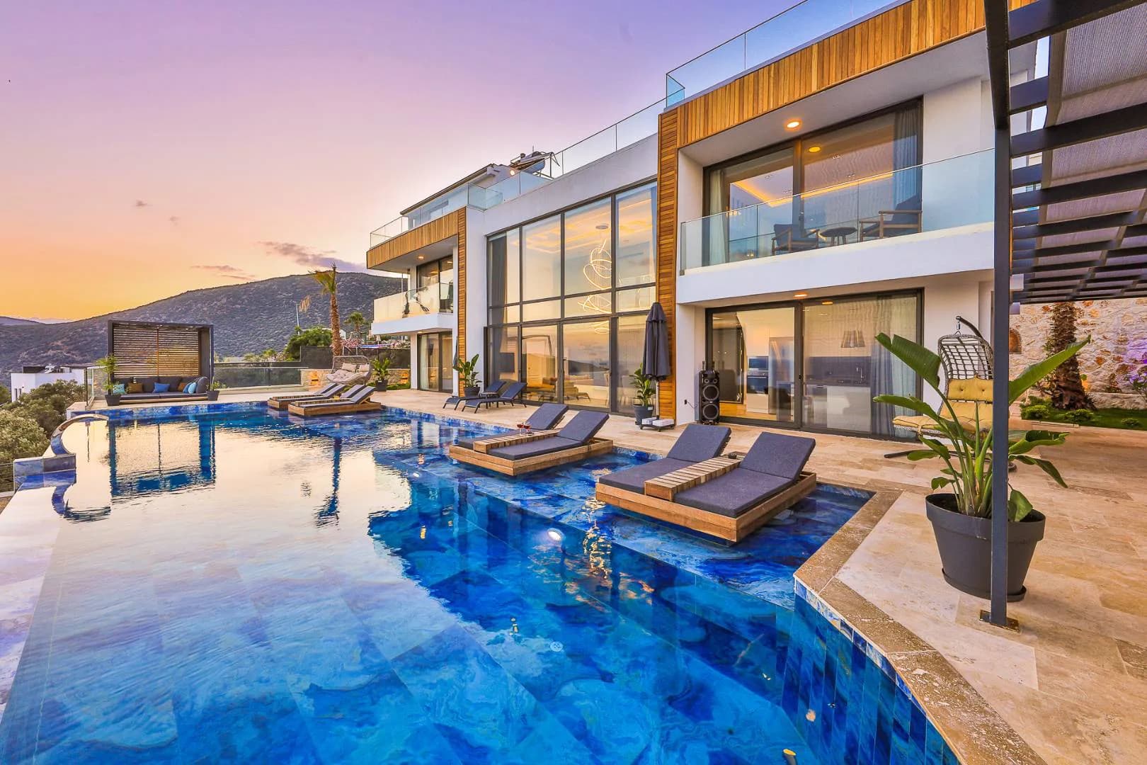 Kaş Kalkan'da Lüks Tasarımlı, Özel Havuzlu, 12 Kişilik Villa görsel 1