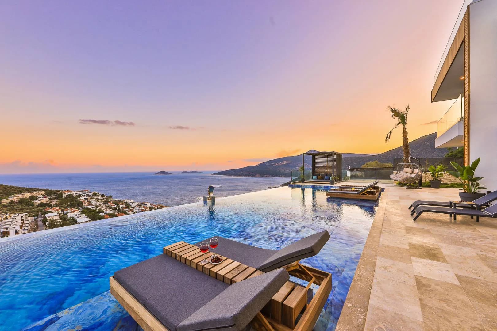 Kaş Kalkan'da Lüks Tasarımlı, Özel Havuzlu, 12 Kişilik Villa görsel 3