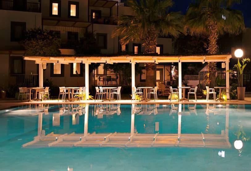 Bodrum Bitez'de Konforlu, Havuz ve Bahçe Manzaralı, 1+1 Suite Daire görsel 2