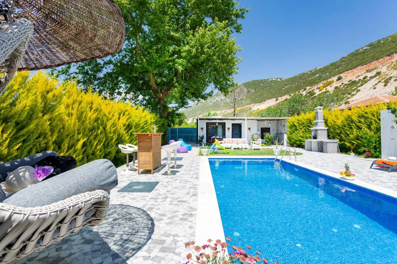 Kaş Bezirgan'da Minimalist Tasarımlı, Özel Havuzlu, Bahçeli Villa görsel 2