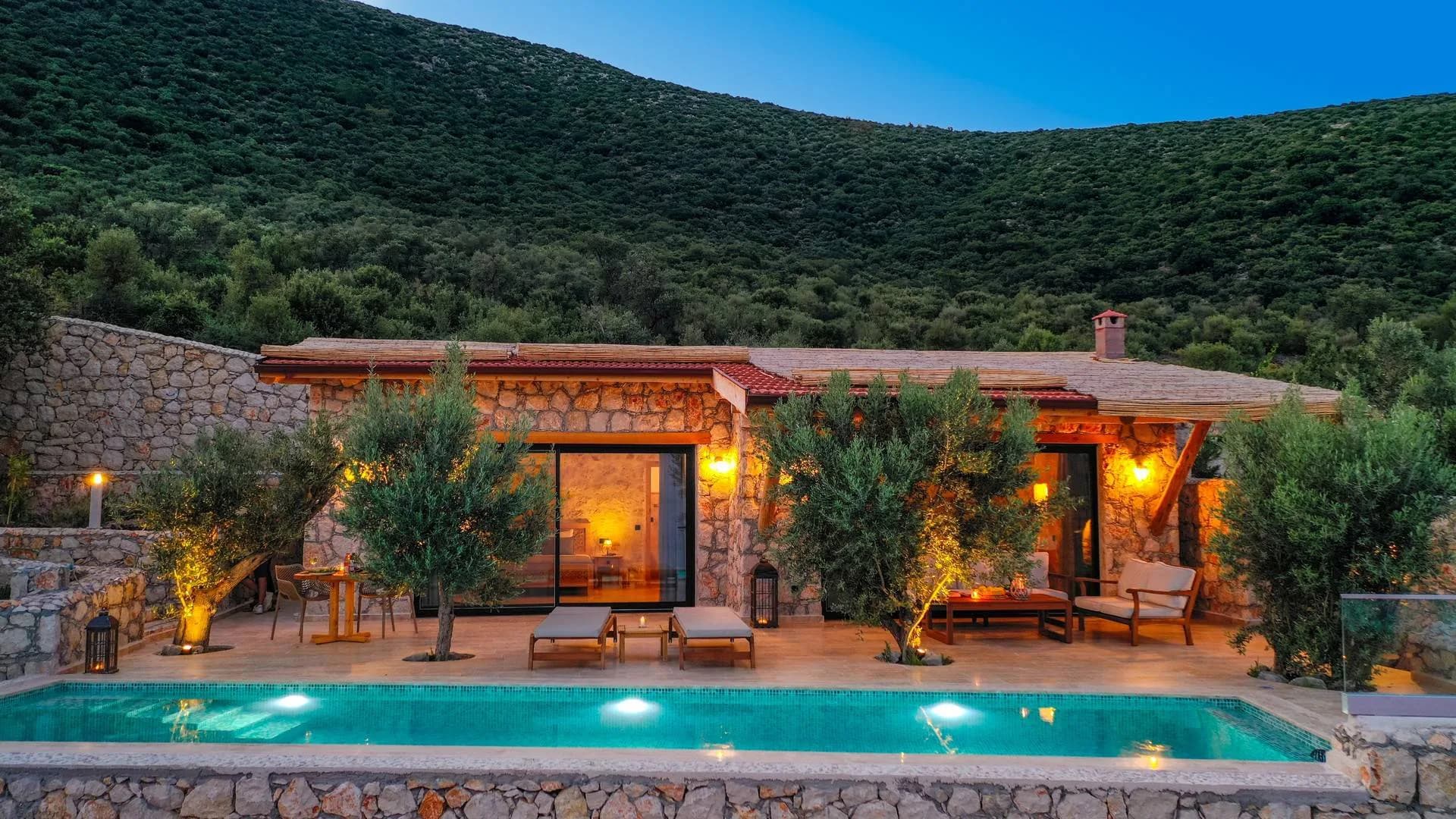 Kalkan Kalamar'da Denize Sıfır, Özel Plajlı ve Özel Havuzlu, Kiralık Villa görsel 1