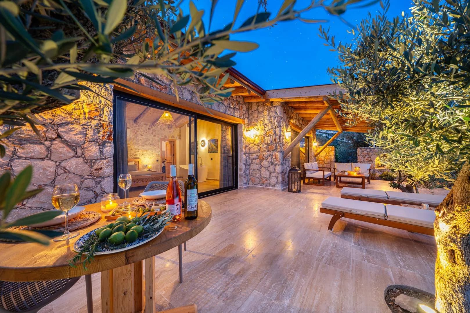 Kalkan Kalamar'da Denize Sıfır, Özel Plajlı ve Özel Havuzlu, Kiralık Villa görsel 2