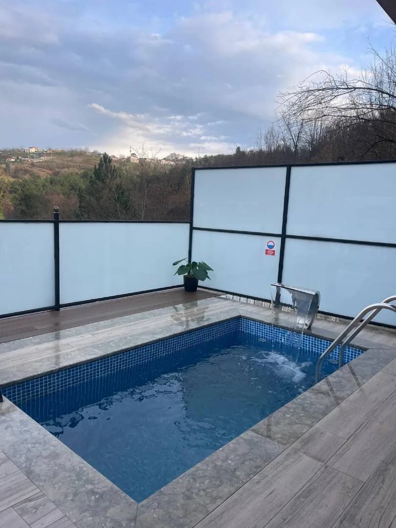 Sapanca'da Çekirdek Ailelere Uygun, Isıtmalı Havuzlu, 2+1 Bungalov görsel 2