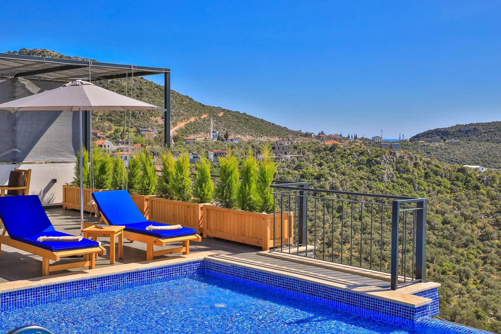 Kaş Bezirgan'da Orman Manzaralı, Saunalı, Kiralık Villa görsel 3