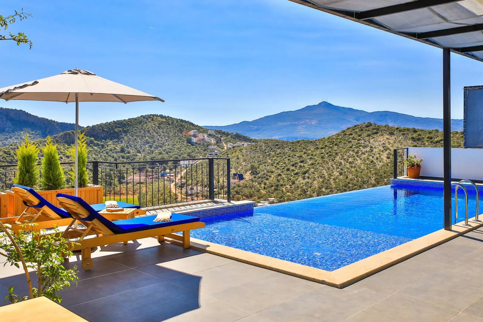 Kaş Bezirgan'da Orman Manzaralı, Saunalı, Kiralık Villa görsel 2