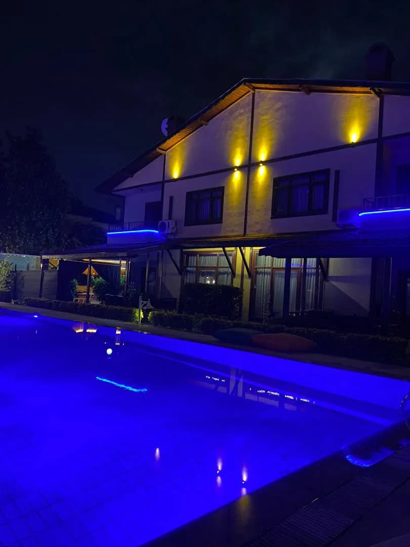 Sapanca'da Kalabalık Ailelere Uygun, Ortak Havuzlu, Modern Tatil Evi görsel 3