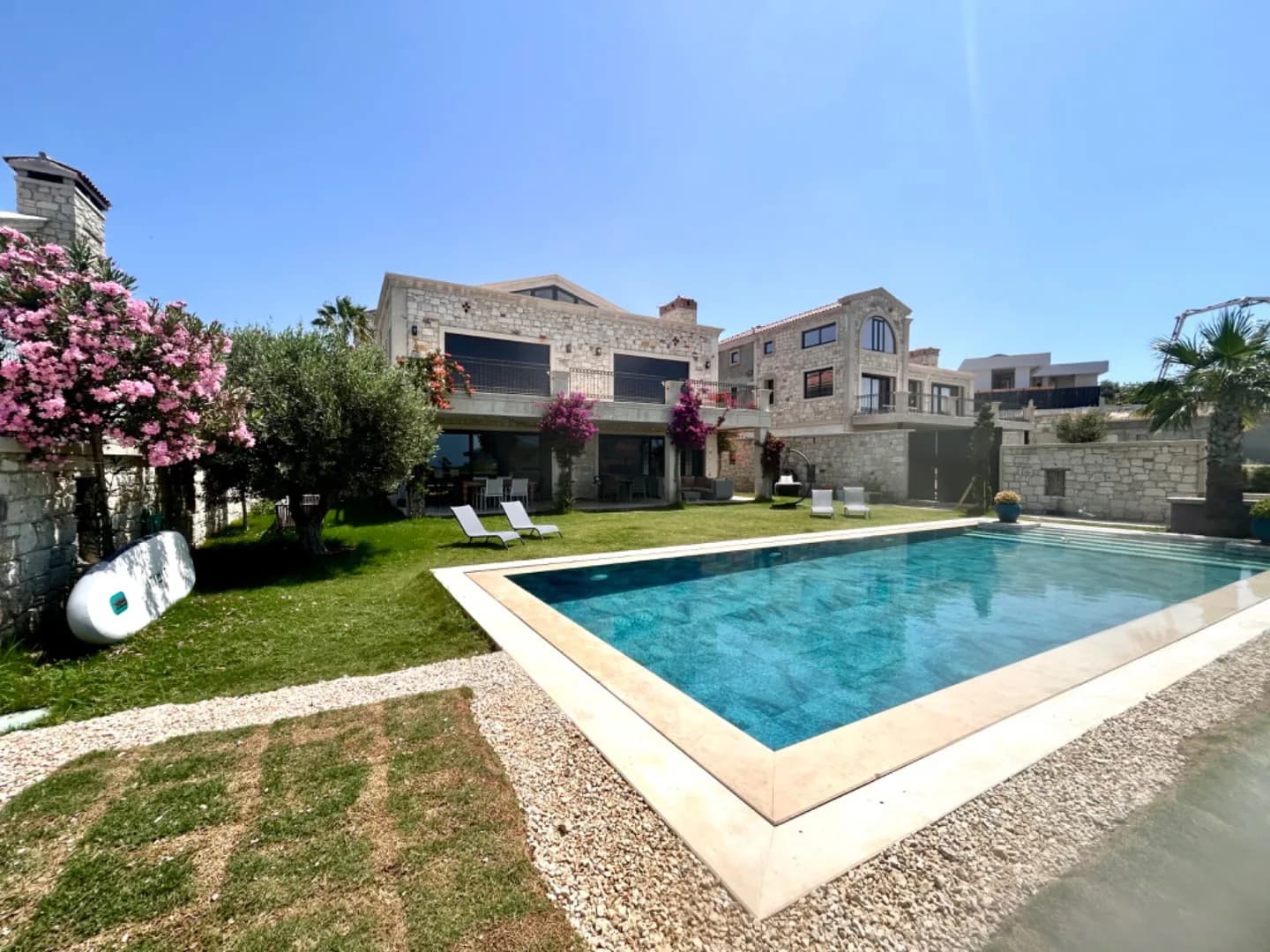 Çeşme'de Kalabalık Aileler İçin Uygun, Özel Havuzlu, Lüks Villa görsel 1