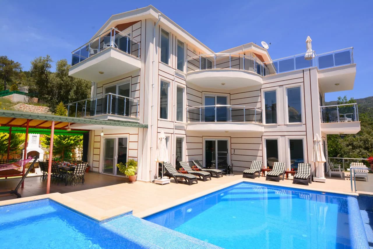 Kaş İslamlar'da Geniş Alanlara Sahip, Özel Havuzlu, Bahçeli Villa görsel 1