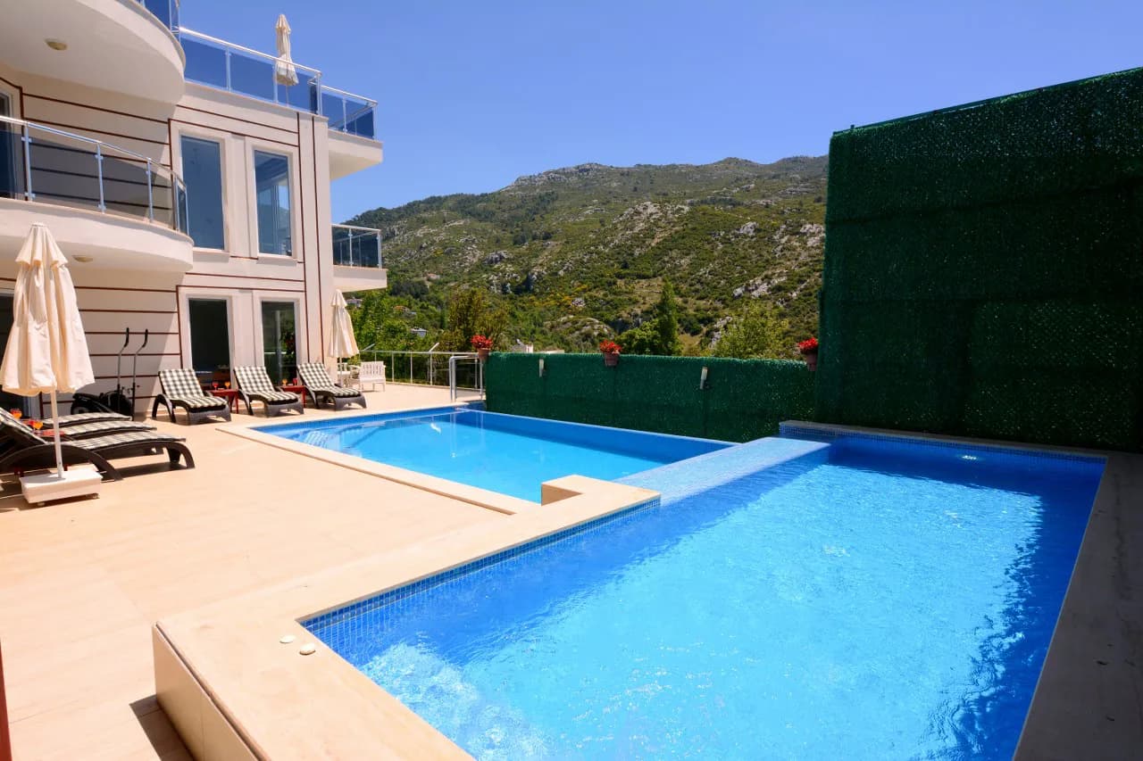 Kaş İslamlar'da Geniş Alanlara Sahip, Özel Havuzlu, Bahçeli Villa görsel 2