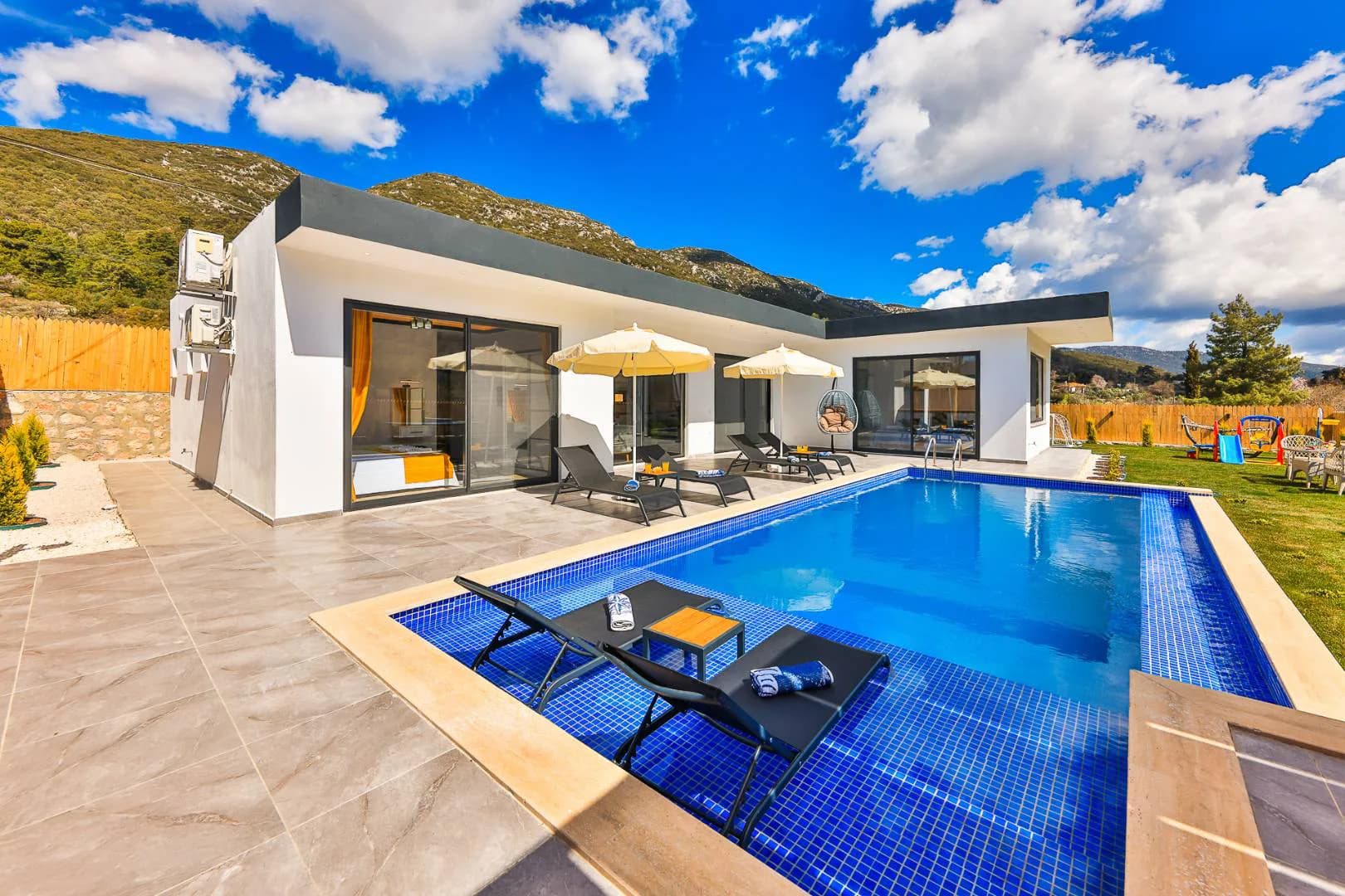 Kaş Hacıoğlan'da Huzurlu Doğada, Özel Havuzlu, Konforlu Villa görsel 1